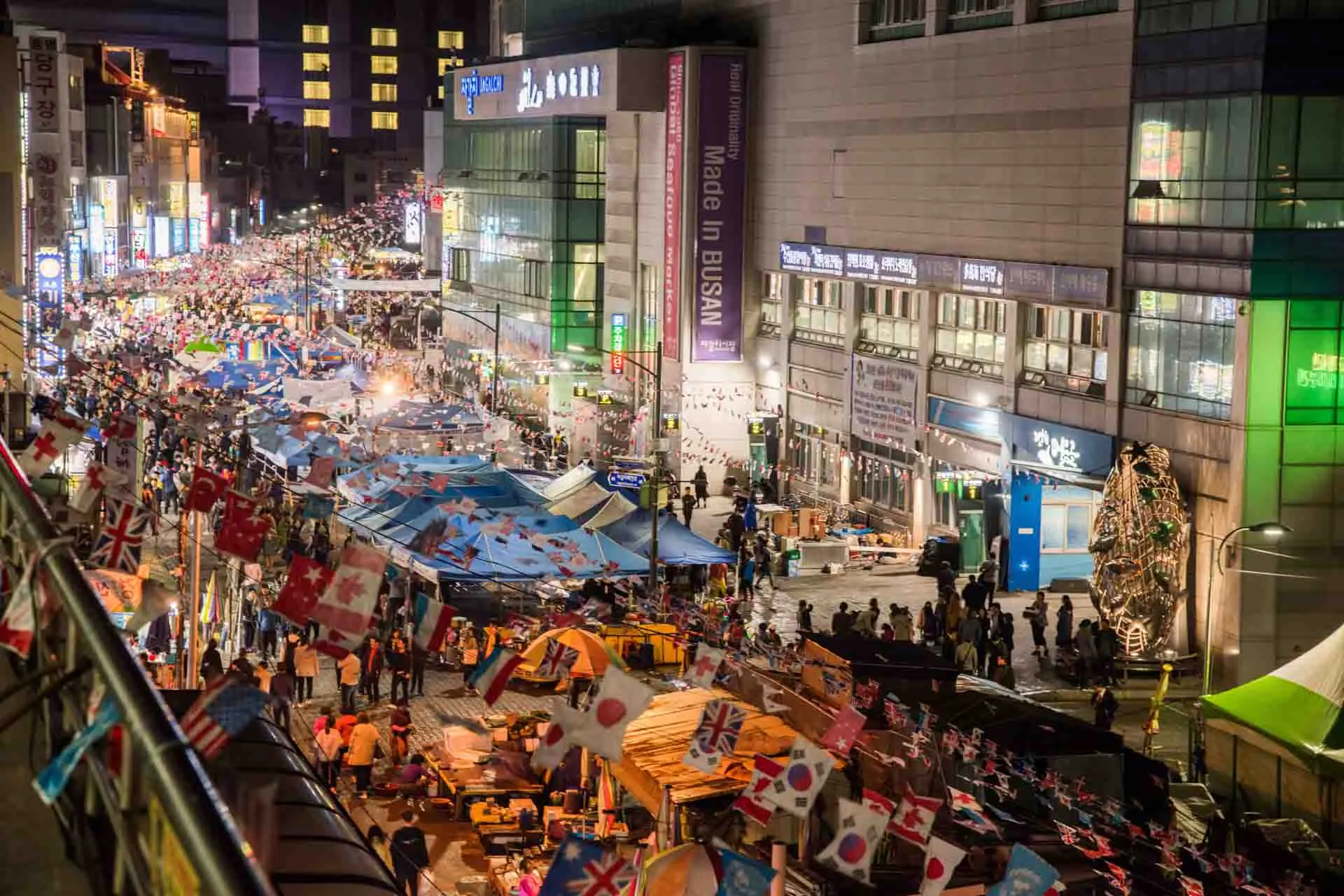 Jagalchi Fiskemarked i Busan – Sydkoreas største, hvor gaderne summer af liv, mad og havets friske råvarer Jagalchi Fiskemarked i Busan – Sydkoreas største, hvor gaderne summer af liv, mad og havets friske råvarer