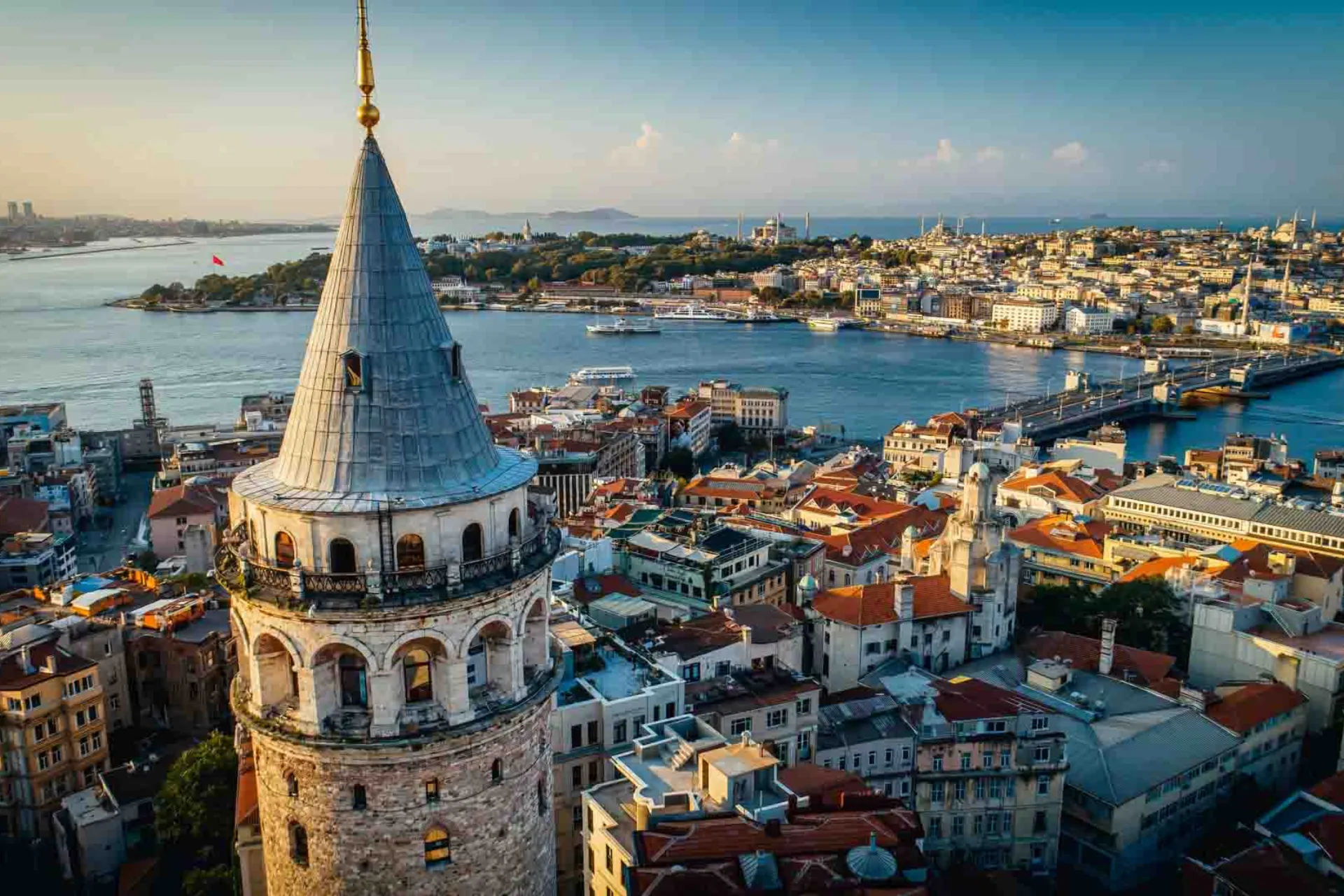 Galatatårnet med udsigt over Galatabroen og Det Gyldne Horn