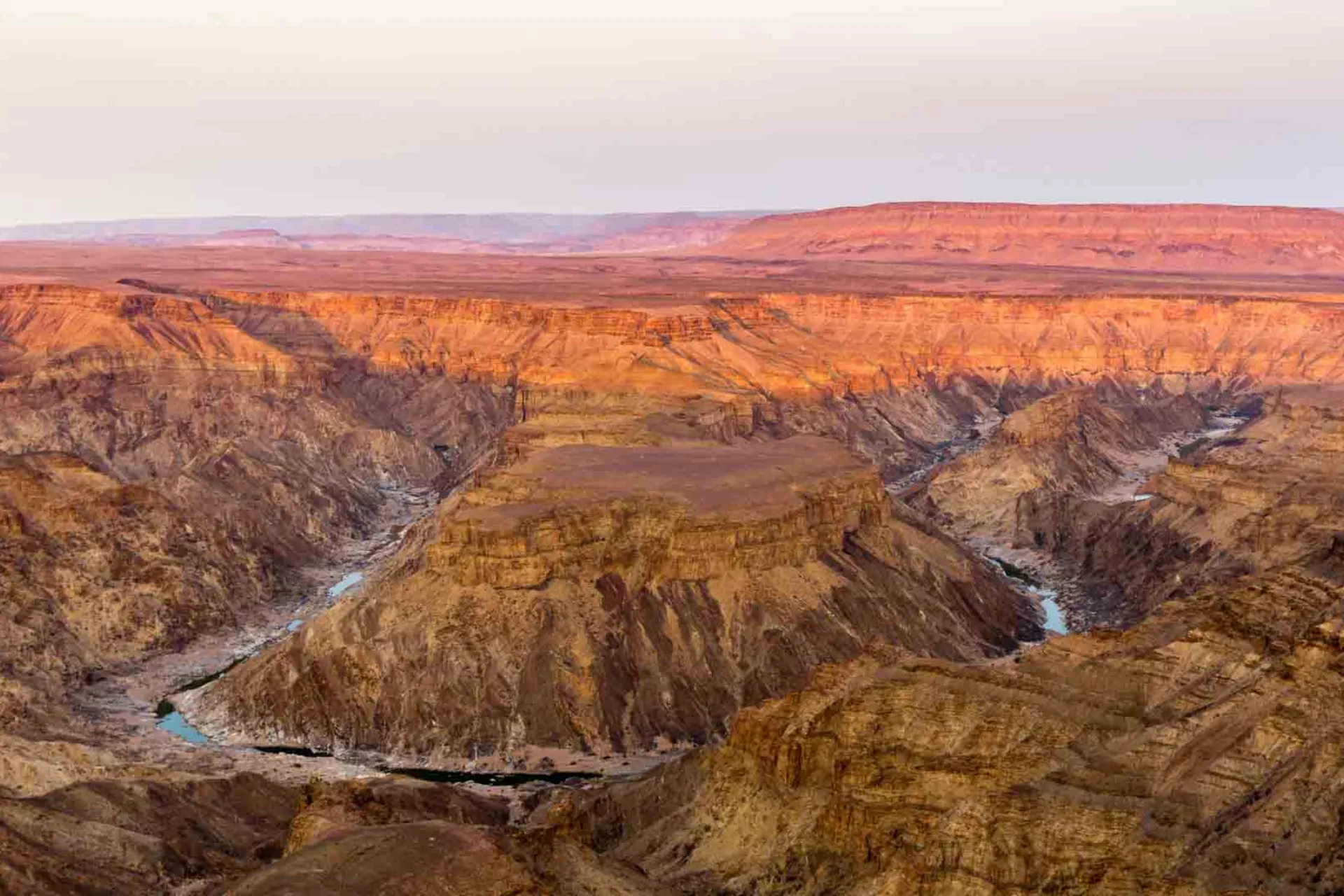 Fish River Canyon i Namibia - Afrikas største kløft - 160 km lamg, 27 km bred og 550 m dyb