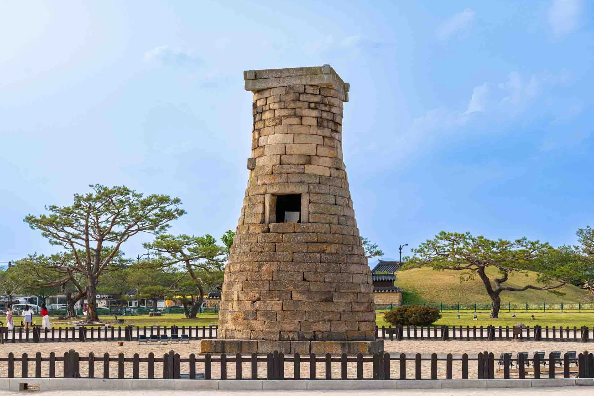 Cheomseongdae i Gyeongju – Asiens ældste bevarede observatorium Cheomseongdae i Gyeongju – Asiens ældste bevarede observatorium