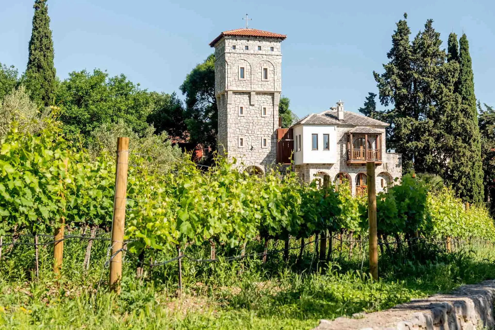 Tvrdoš-klosteret – hvor historie og vin går hånd i hånd