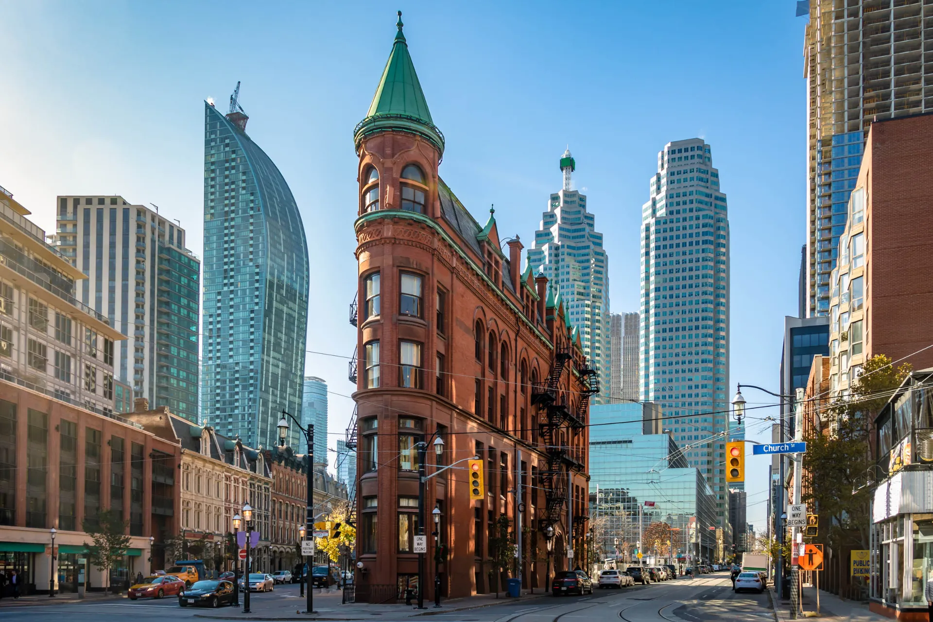 Flatiron Building i Toronto er berømt for sin trekantede form og er et ikonisk vartegn i byen, opført i 1892