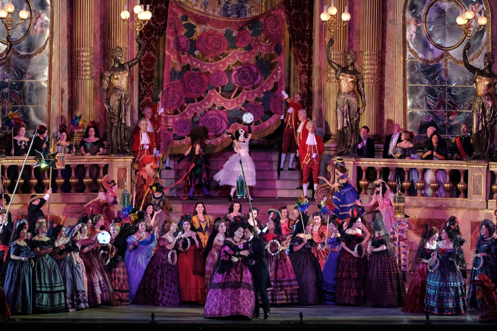 La Traviata - overdådige kostumer