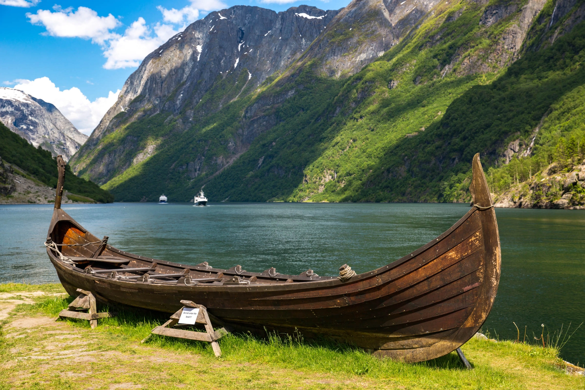 Gammelt skib bygget efter vikingernes traditioner