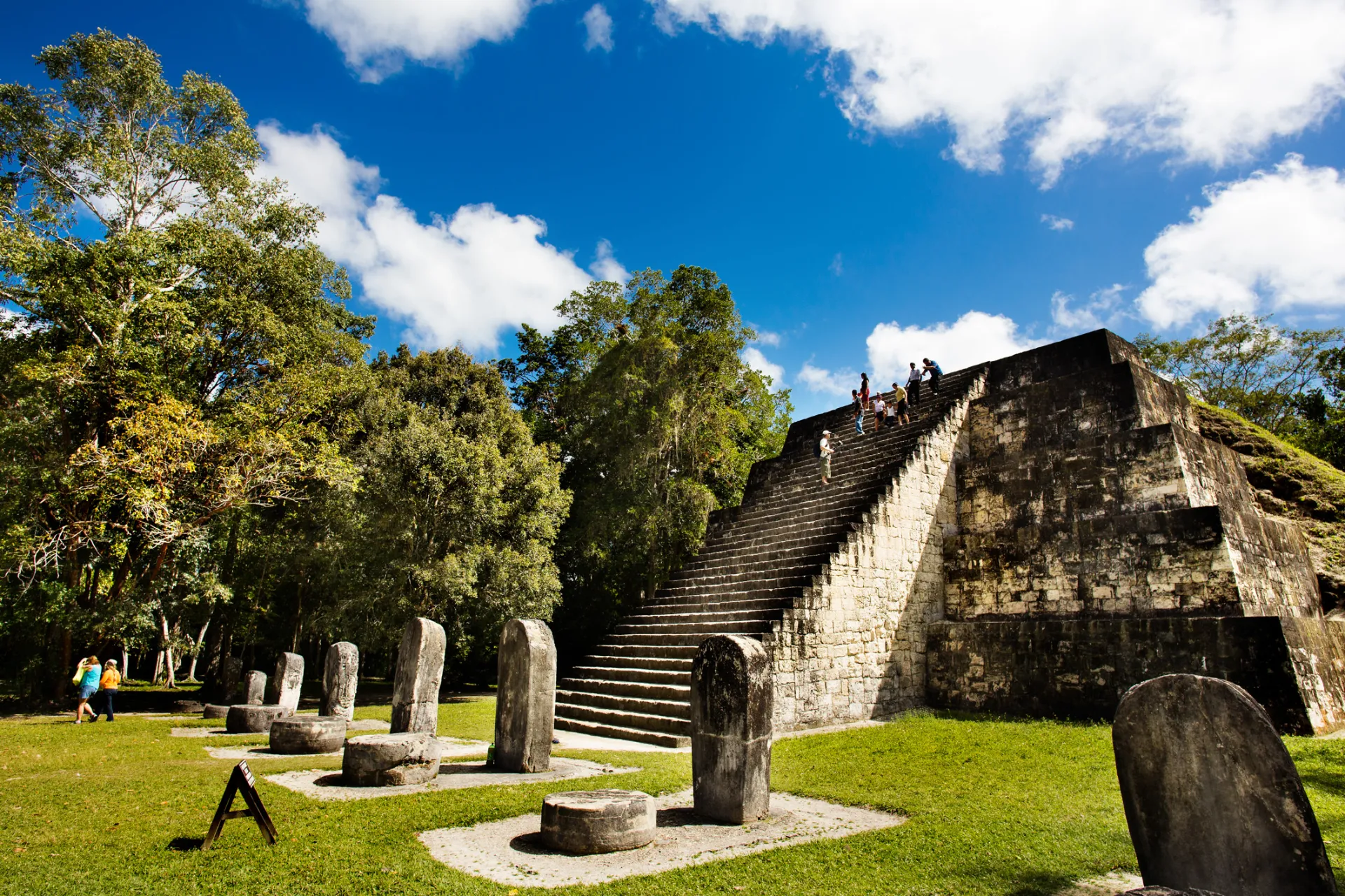 Tid til at gå på opdagelse i mayaruinerne i Tikal Tid til at gå på opdagelse i mayaruinerne i Tikal