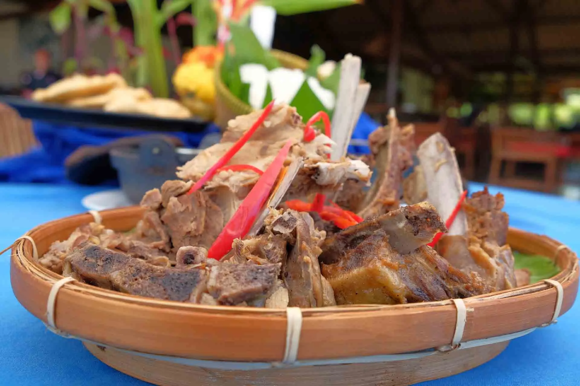 Khorkhog – traditionel mongolsk ret med lam tilberedt med varme sten