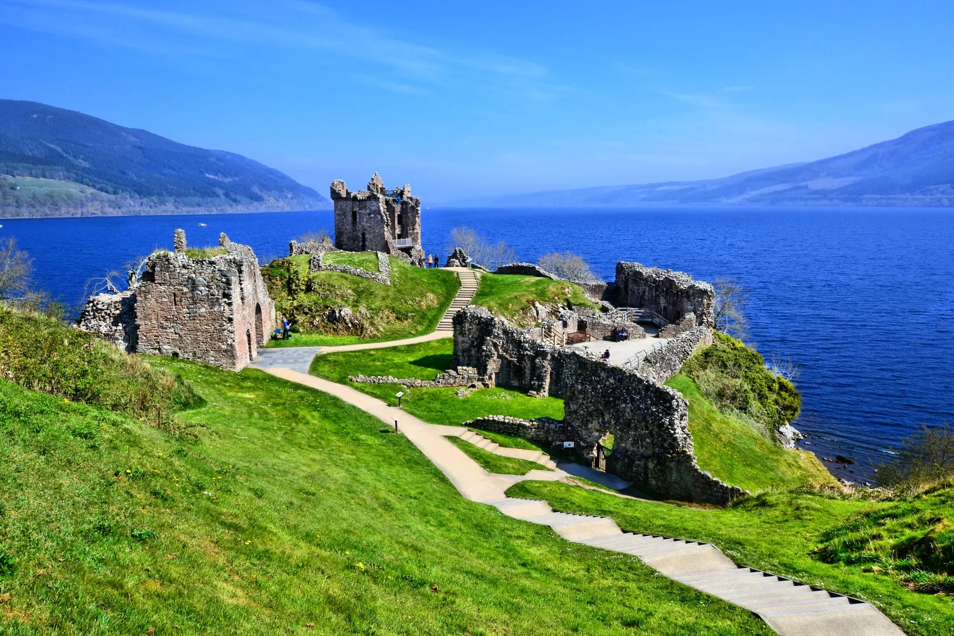 Urquhart-slotsruinen ved Loch Ness