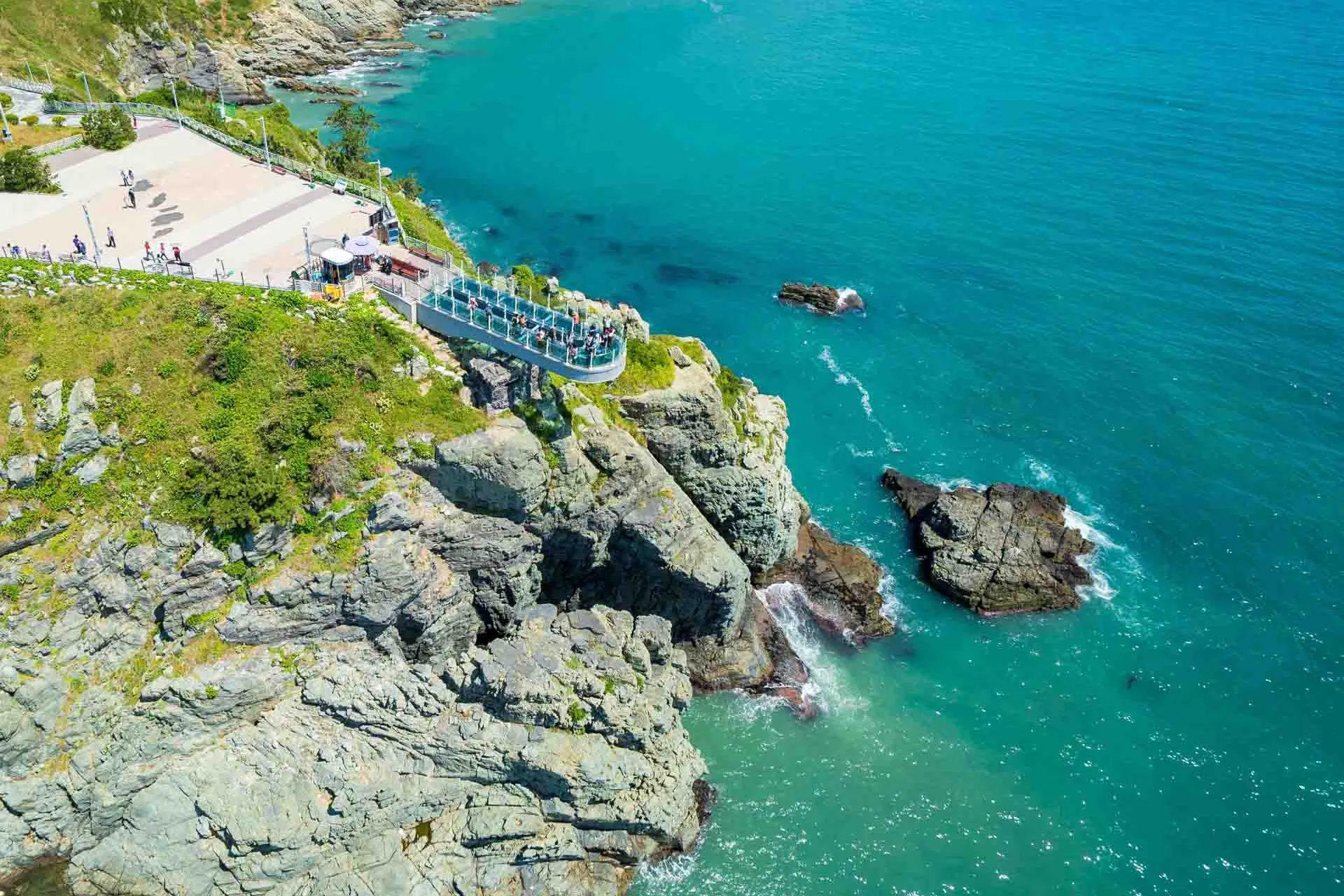 Oryukdo Skywalk i Busan – en glasbro over klipperne Oryukdo Skywalk i Busan – en glasbro over klipperne