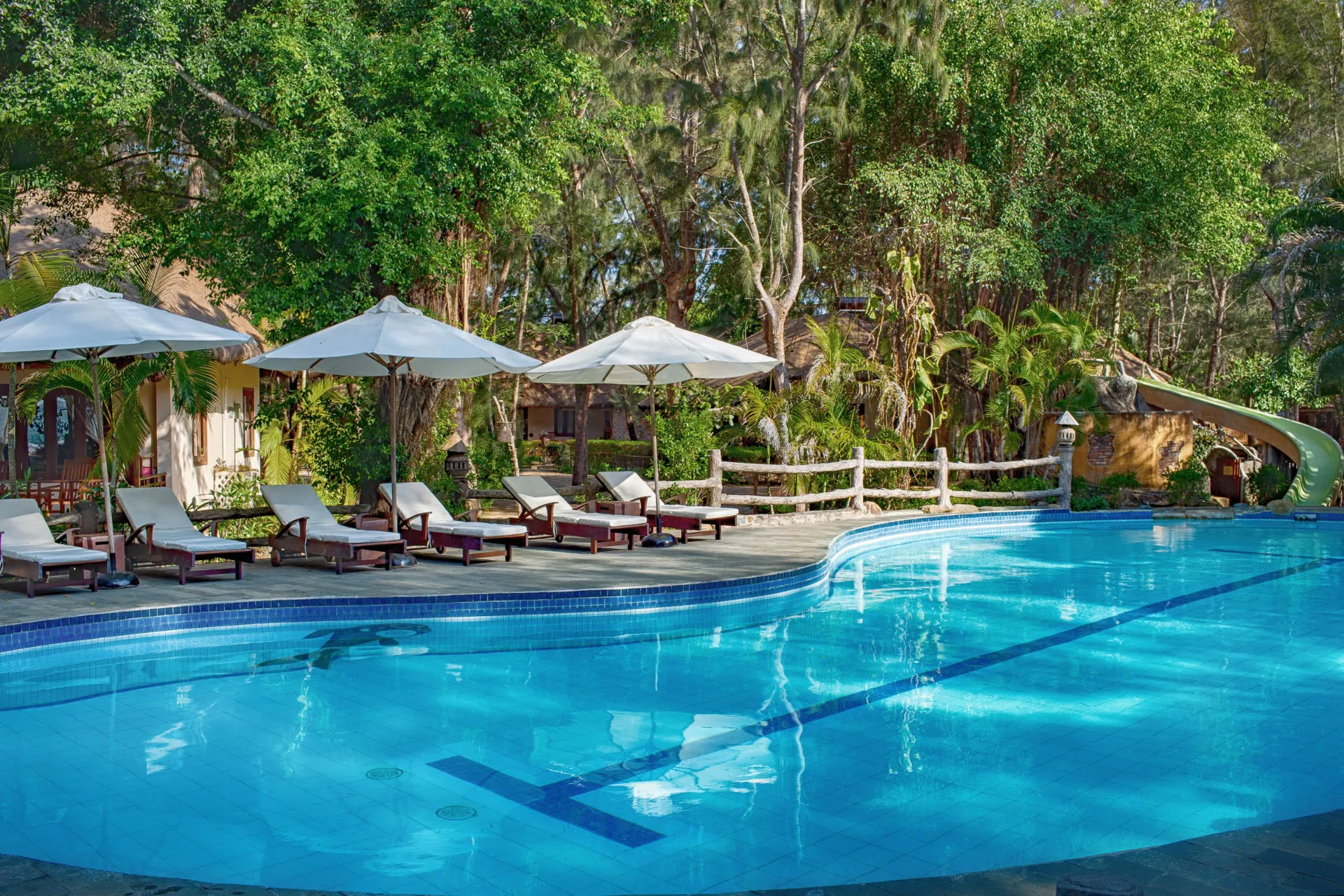 Den dejlige pool på Ho Tram Beach Resort