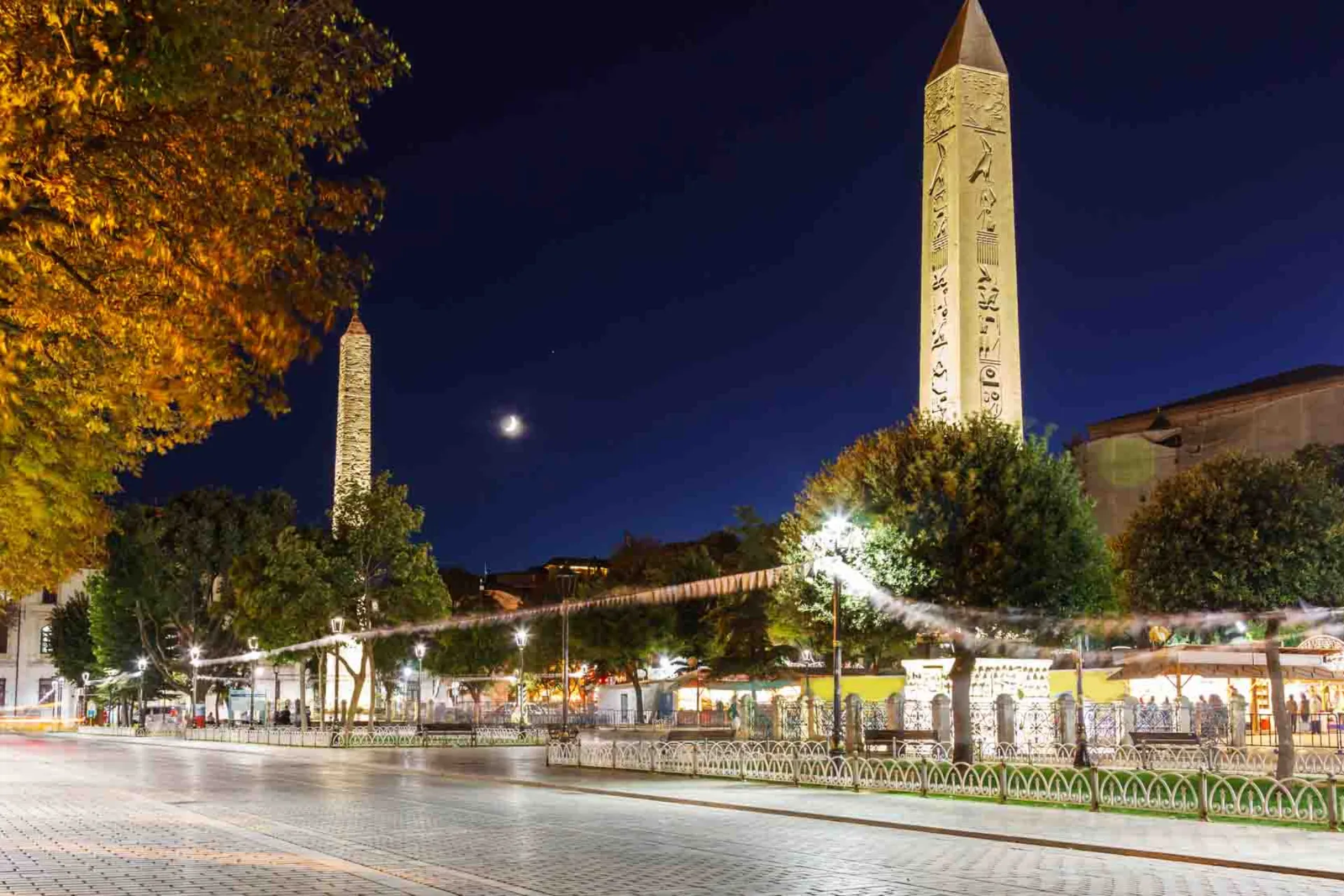 Theodosius’ obelisk rejser sig majestætisk på Hippodromen i Istanbul til minde om byens kejserlige storhedstid