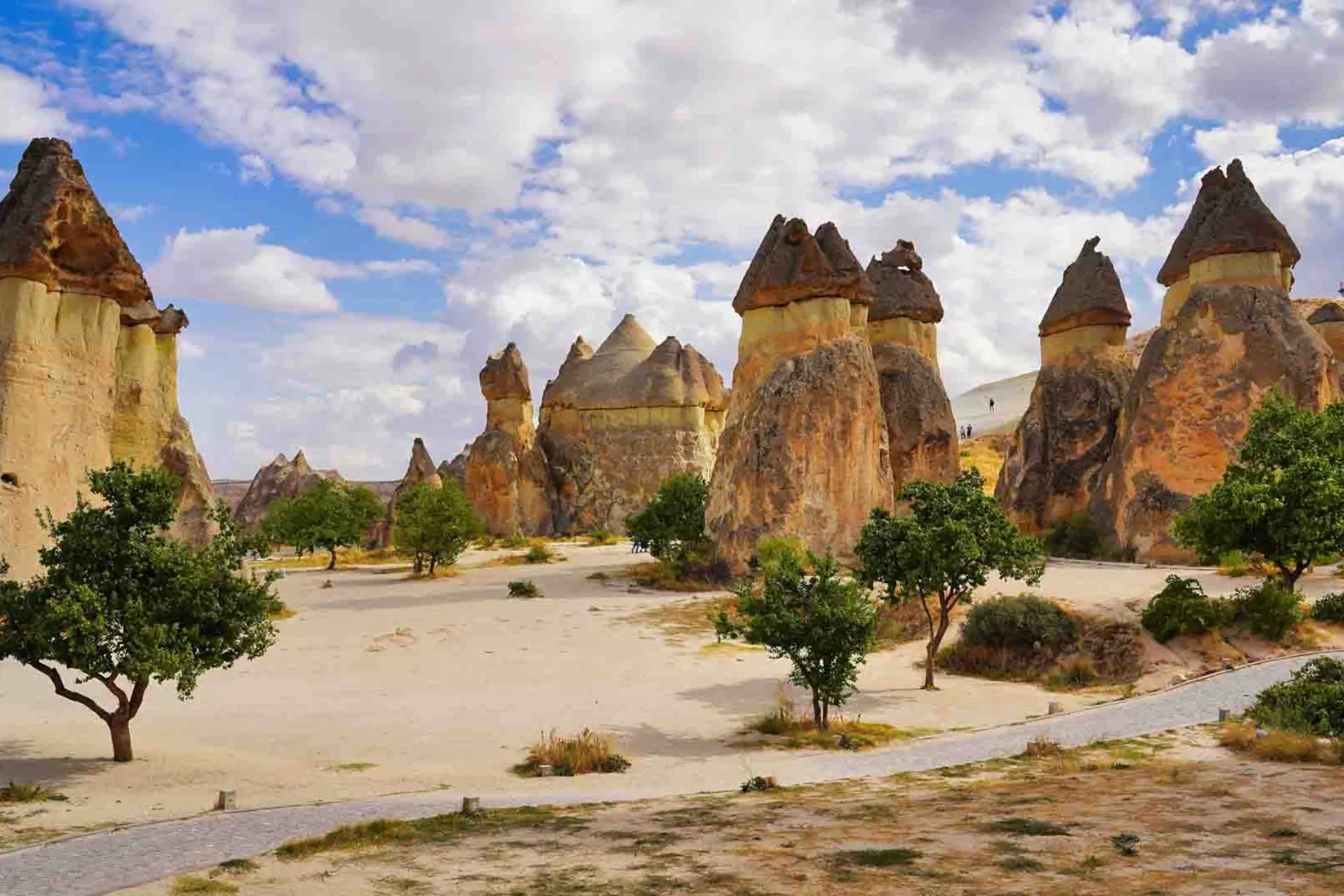 Fe-skorstene ("Fairy Chimneys") skabt af naturlig erosion