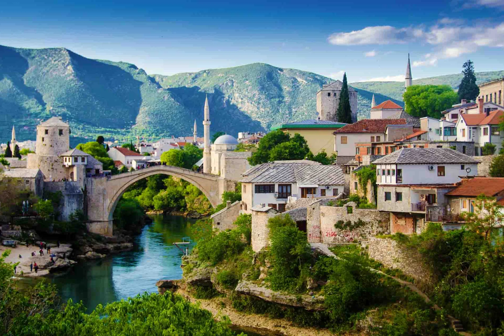 Stari Most, den historiske stenbro i byen Mostar - bygget i det 16. århundrede