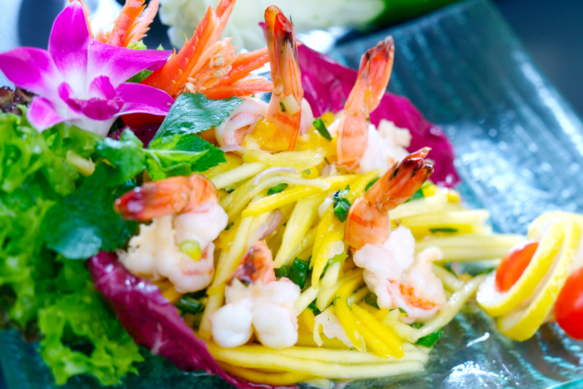 Mangosalat med rejer – en farverig og smagfuld ret - ofte kaldet Yam Mamuang