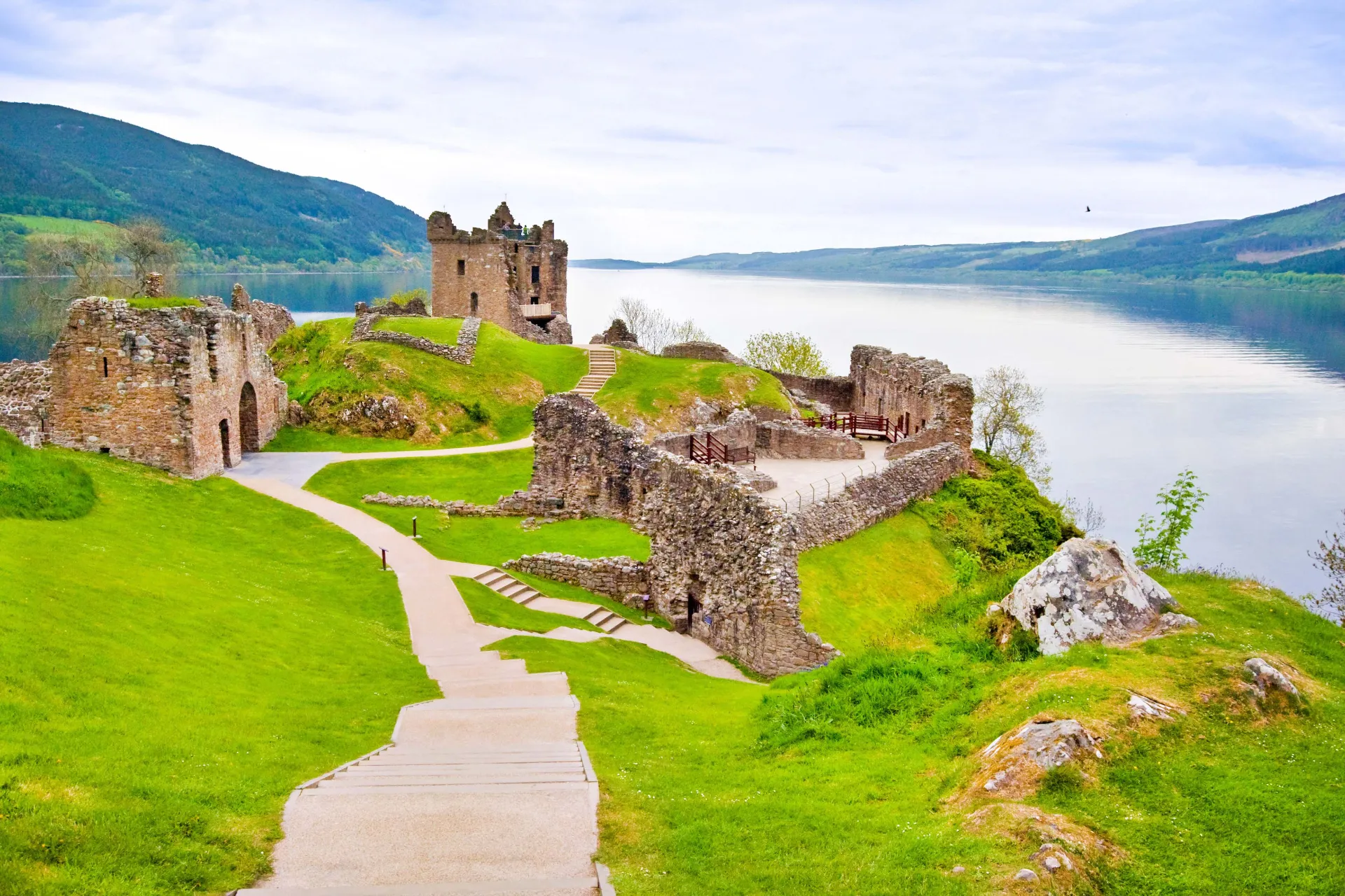 Urquhart-slotsruinen ved Loch Ness