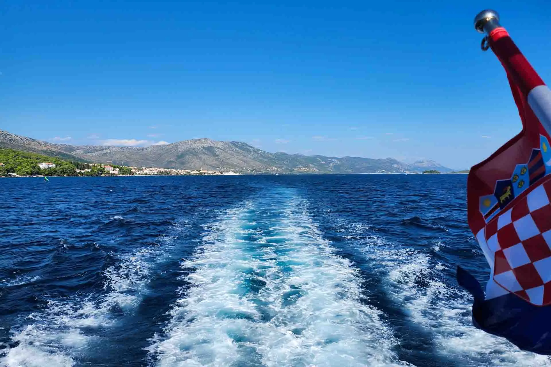 Adriaterhavet set fra søsiden – frihed, bølger og med Kroatien i sigte