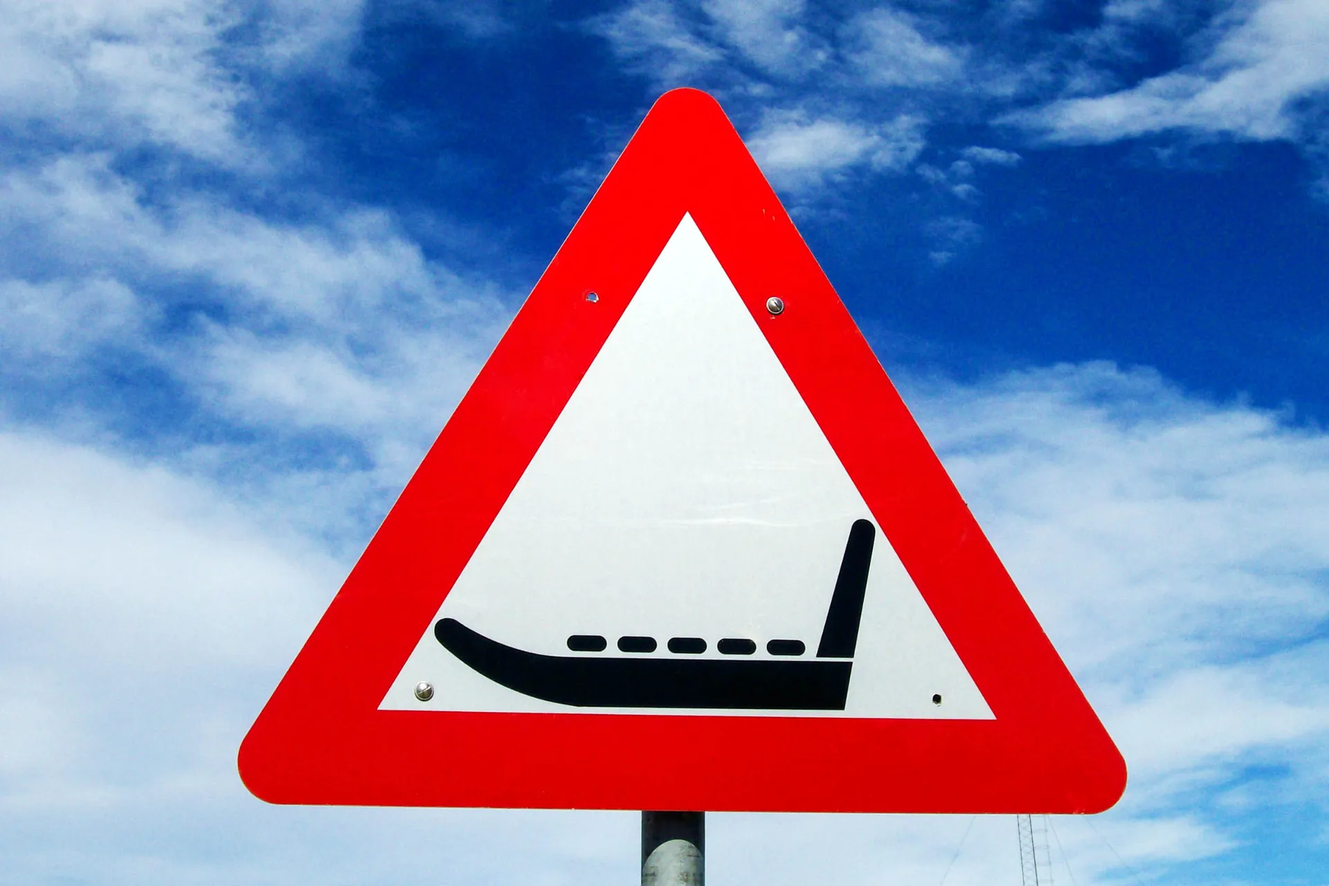 Pas på – slæder eller snescootere i området!