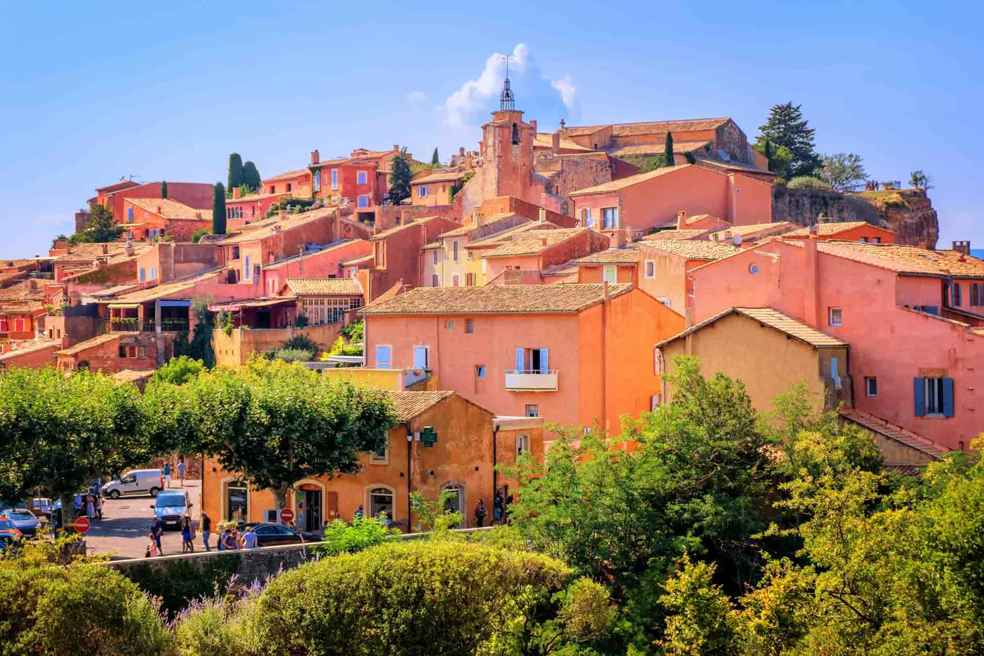 Roussillon - kendt som en af de “smukkeste landsbyer i Frankrig” (Les Plus Beaux Villages de France)