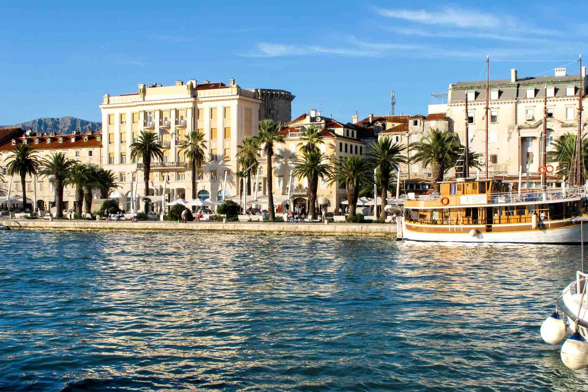 Havnefronten i Split - kendt som Riva-promenaden