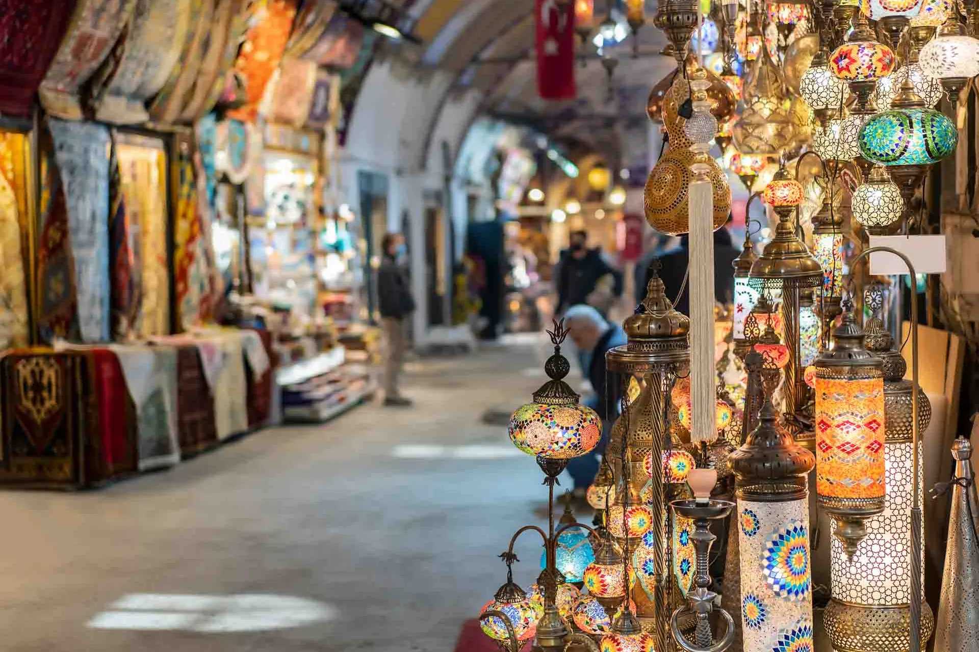 Magiske farver og lys i Grand Bazaar – Istanbuls historiske marked