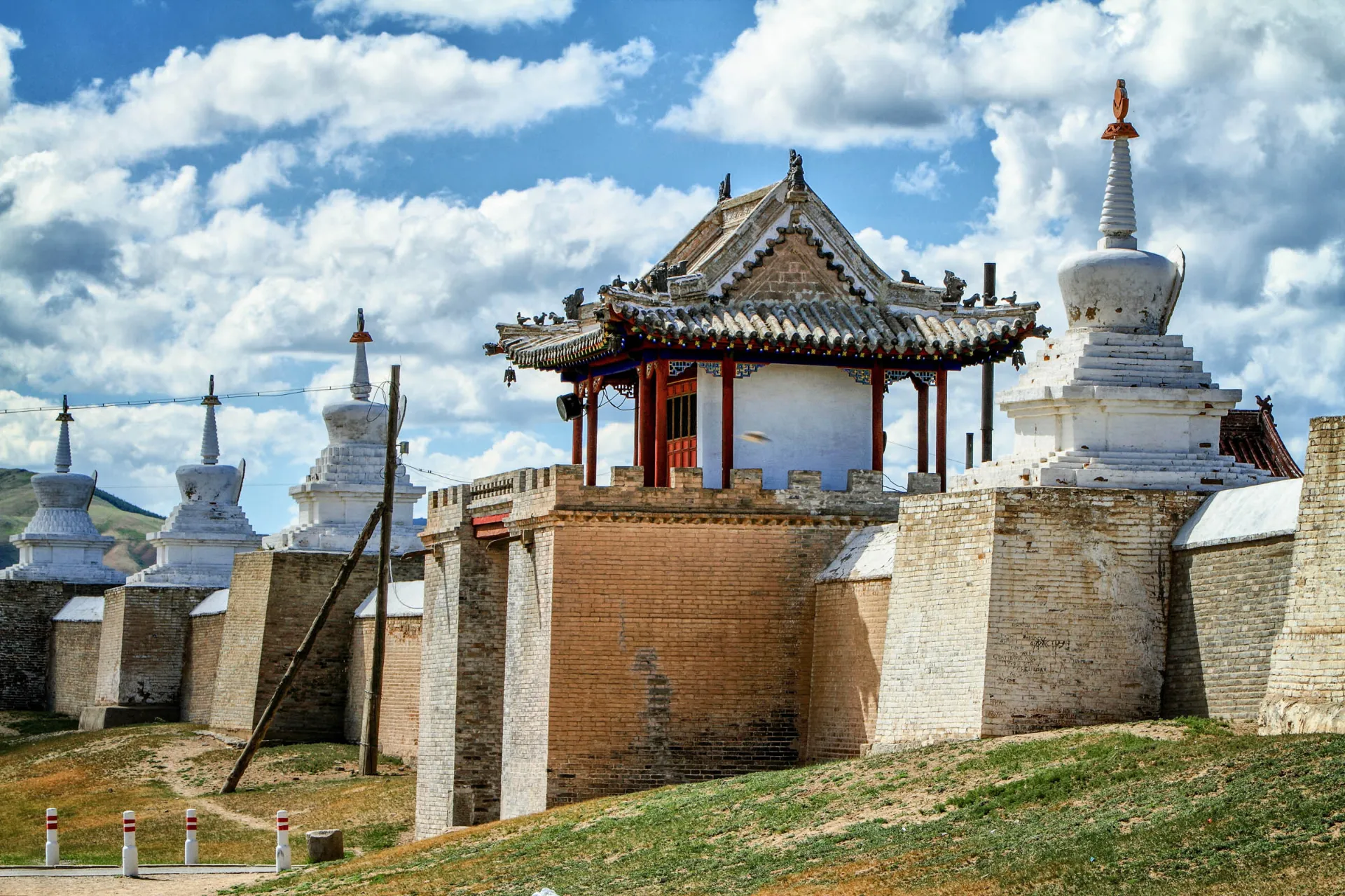 Erdene Zuu-klostret i Kharkhorin, Mongoliet – landets ældste buddhistiske kloster