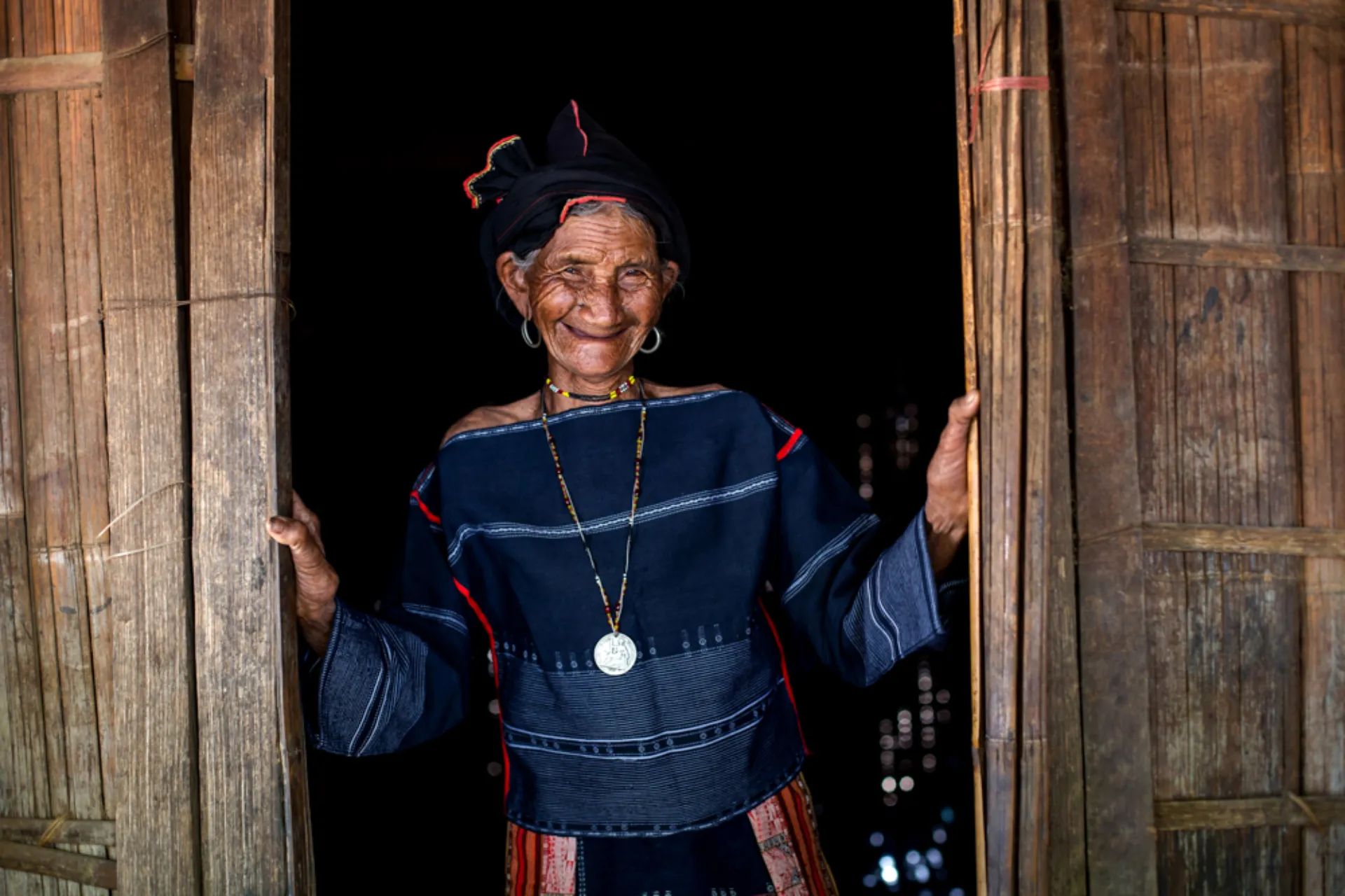 Vietnamesisk kvinde i traditionel dragt Vietnamesisk kvinde i traditionel dragt