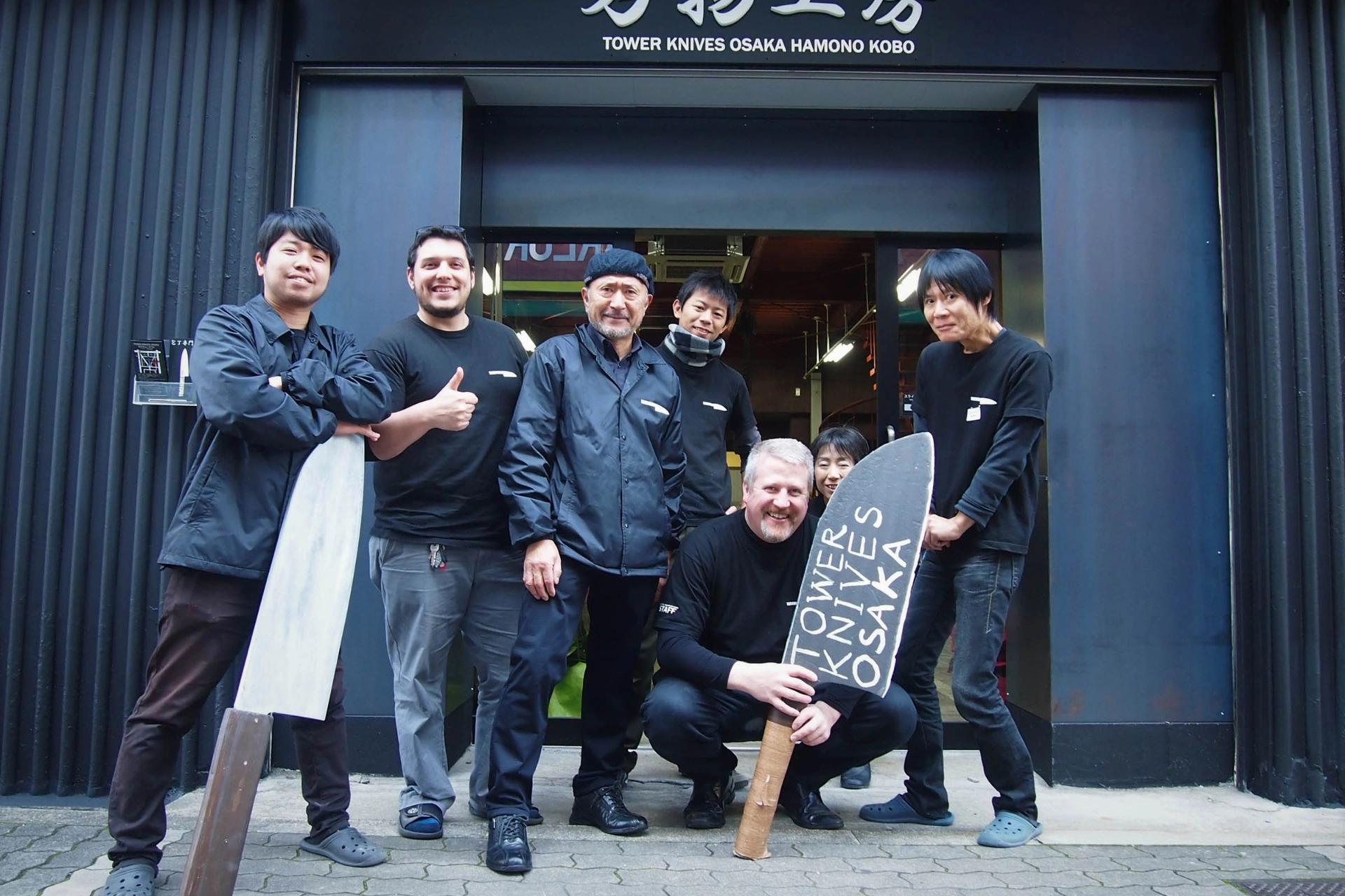 Teamet fra Tower Knives Osaka – eksperter i japansk knivhåndværk