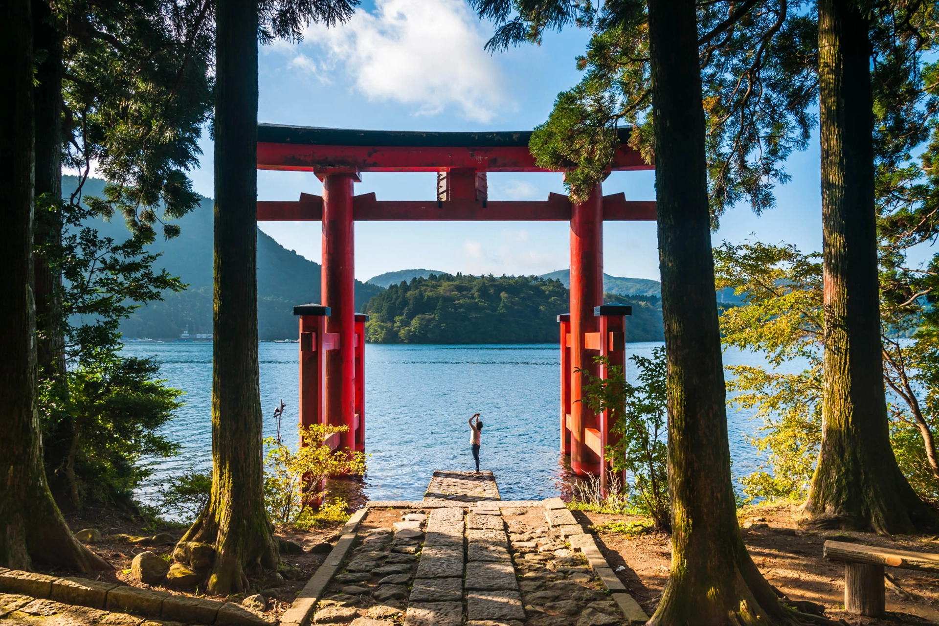 Hakone Shrine Torii-port ved Ashi-søen