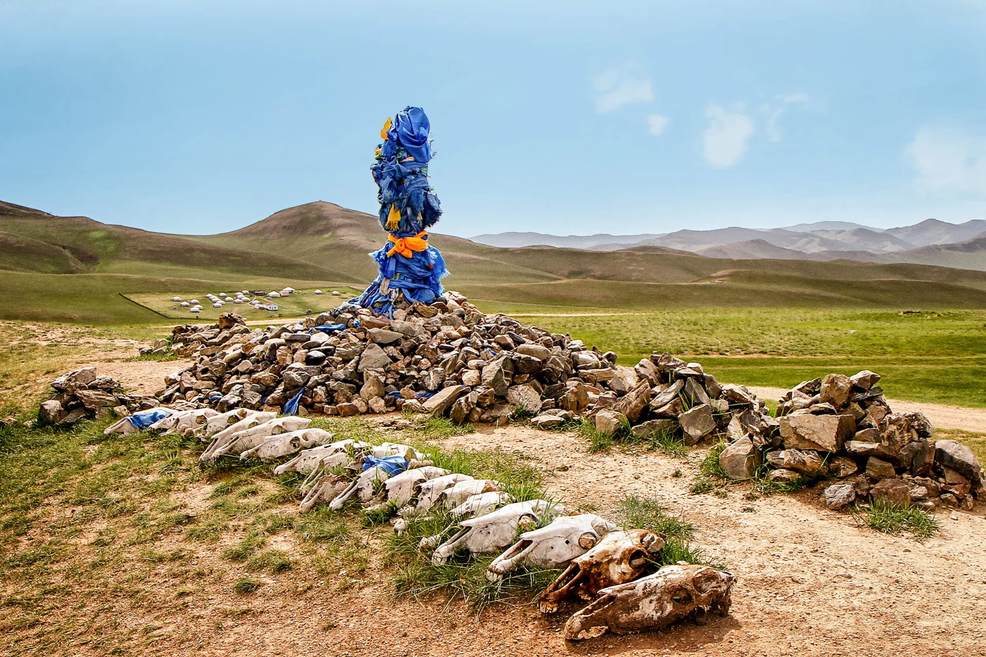 Ovoo – et mongolsk stenalter, brugt i shamanistiske og buddhistiske ritualer