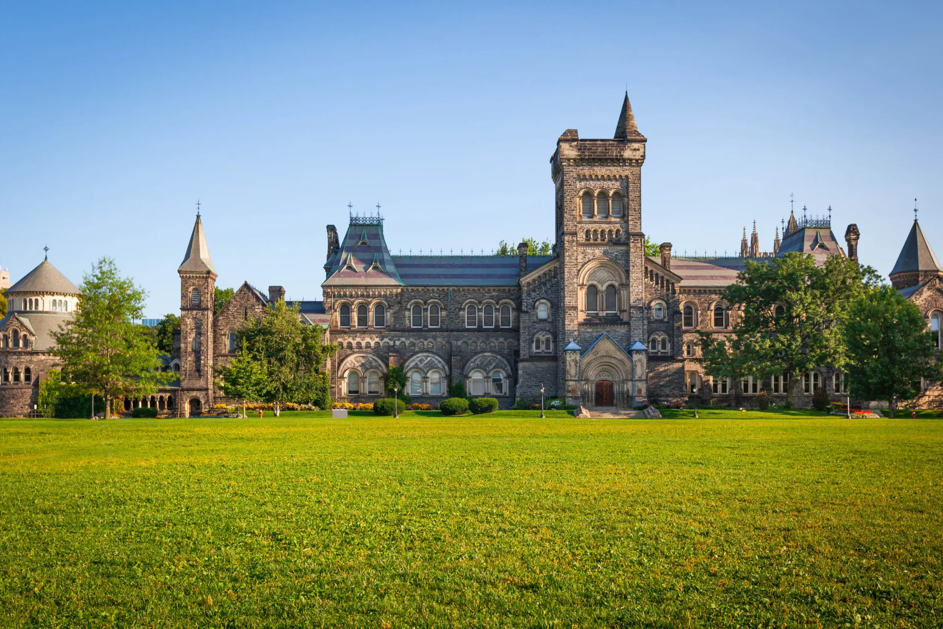 University of Toronto har næsten 100.000 studerende
