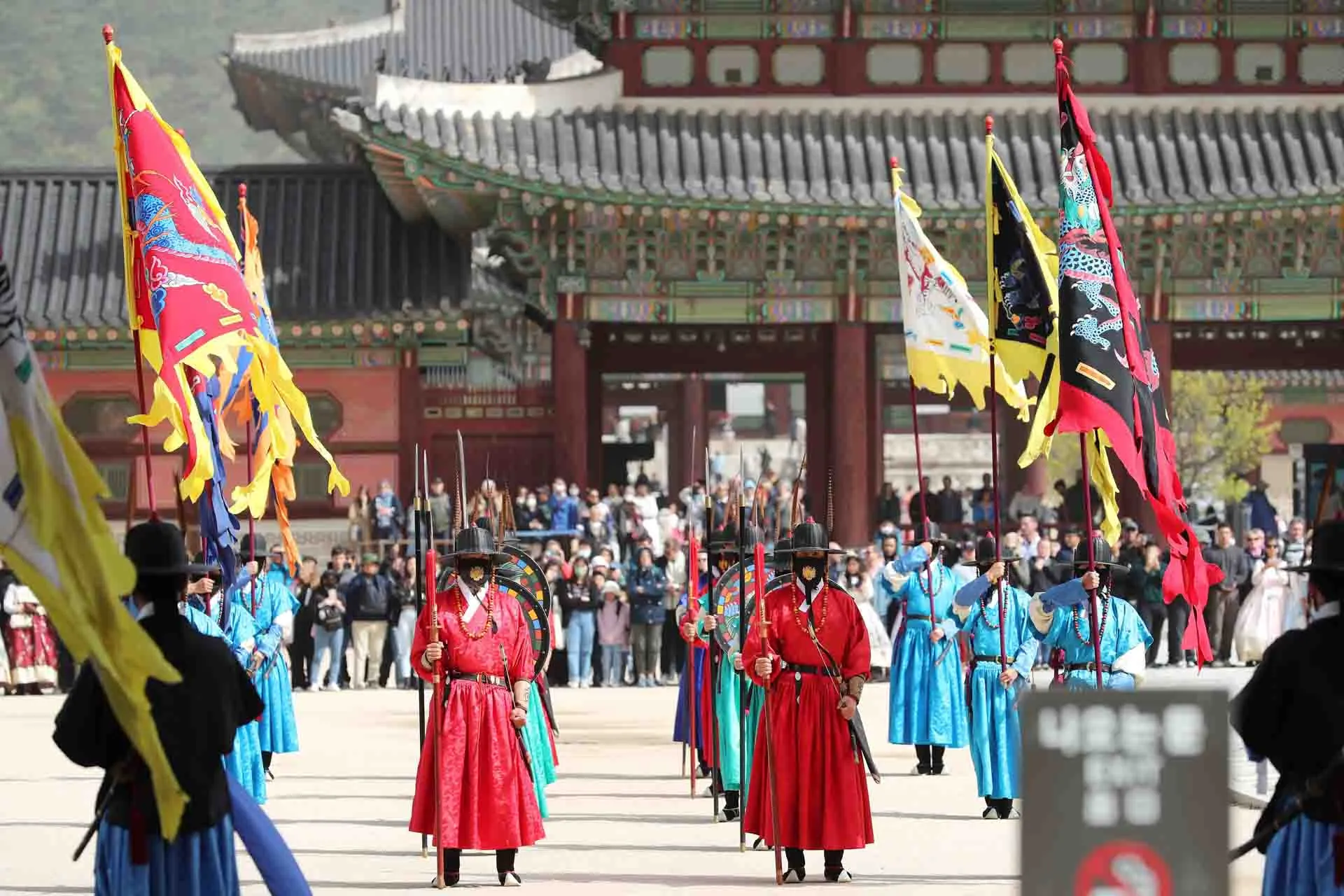 Gyeongbokgung Paladset i Seoul – berømt for vagtskifteceremonien Gyeongbokgung Paladset i Seoul – berømt for vagtskifteceremonien