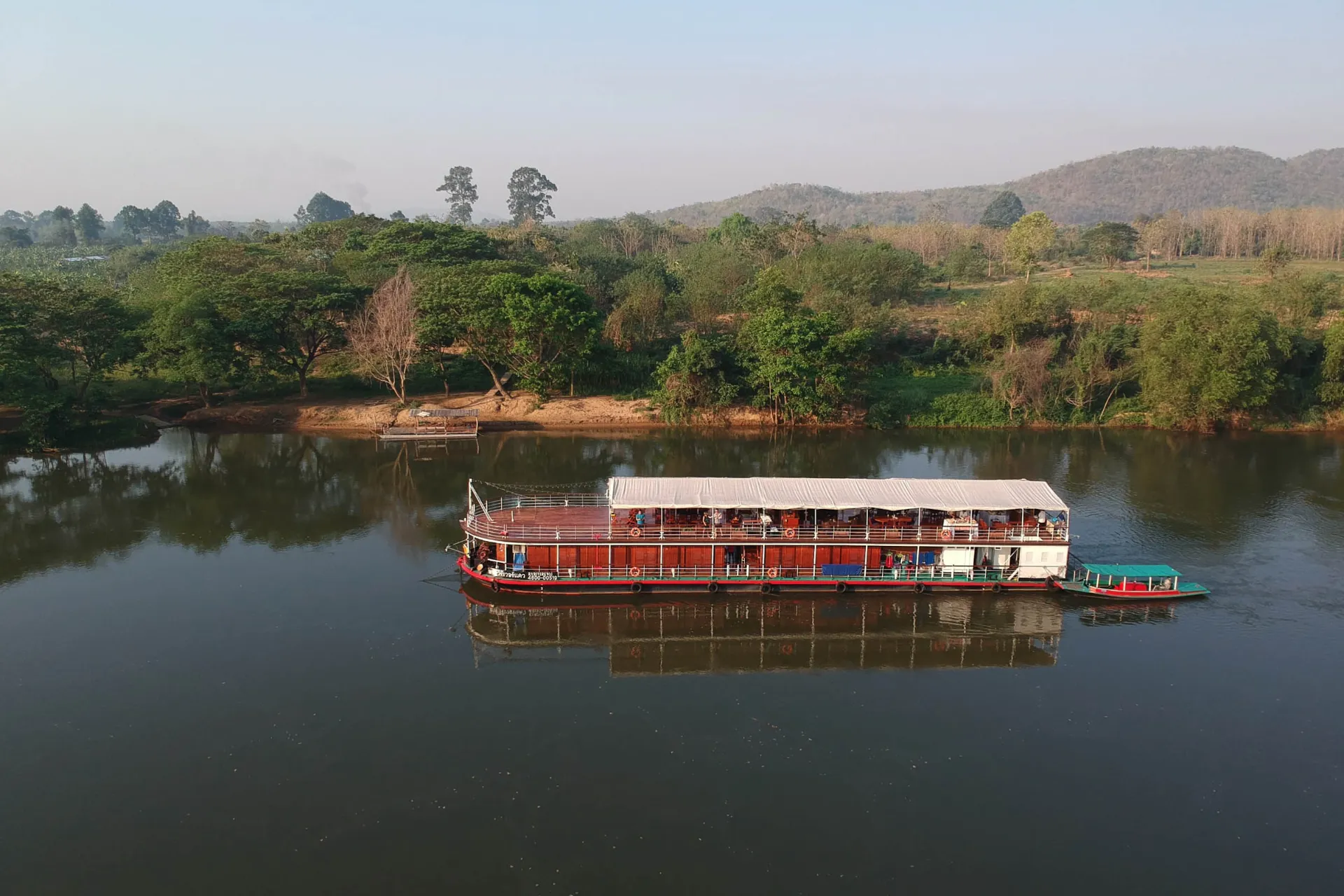 Skibet flyder stille Skibet flyder stille