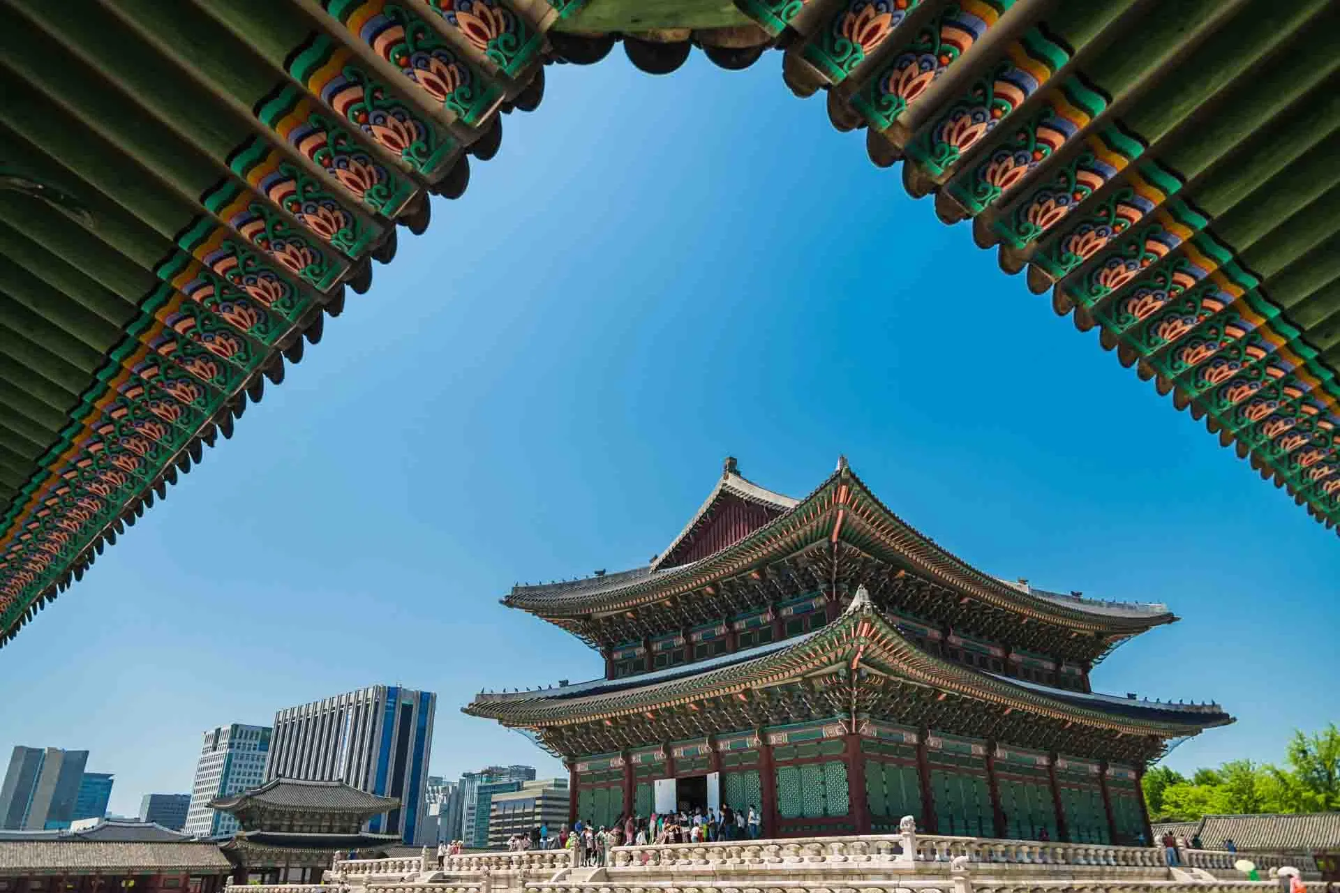 Gyeongbokgung Paladset i Seoul – smukt omgivet af både tradition og moderne byliv Gyeongbokgung Paladset i Seoul – smukt omgivet af både tradition og moderne byliv