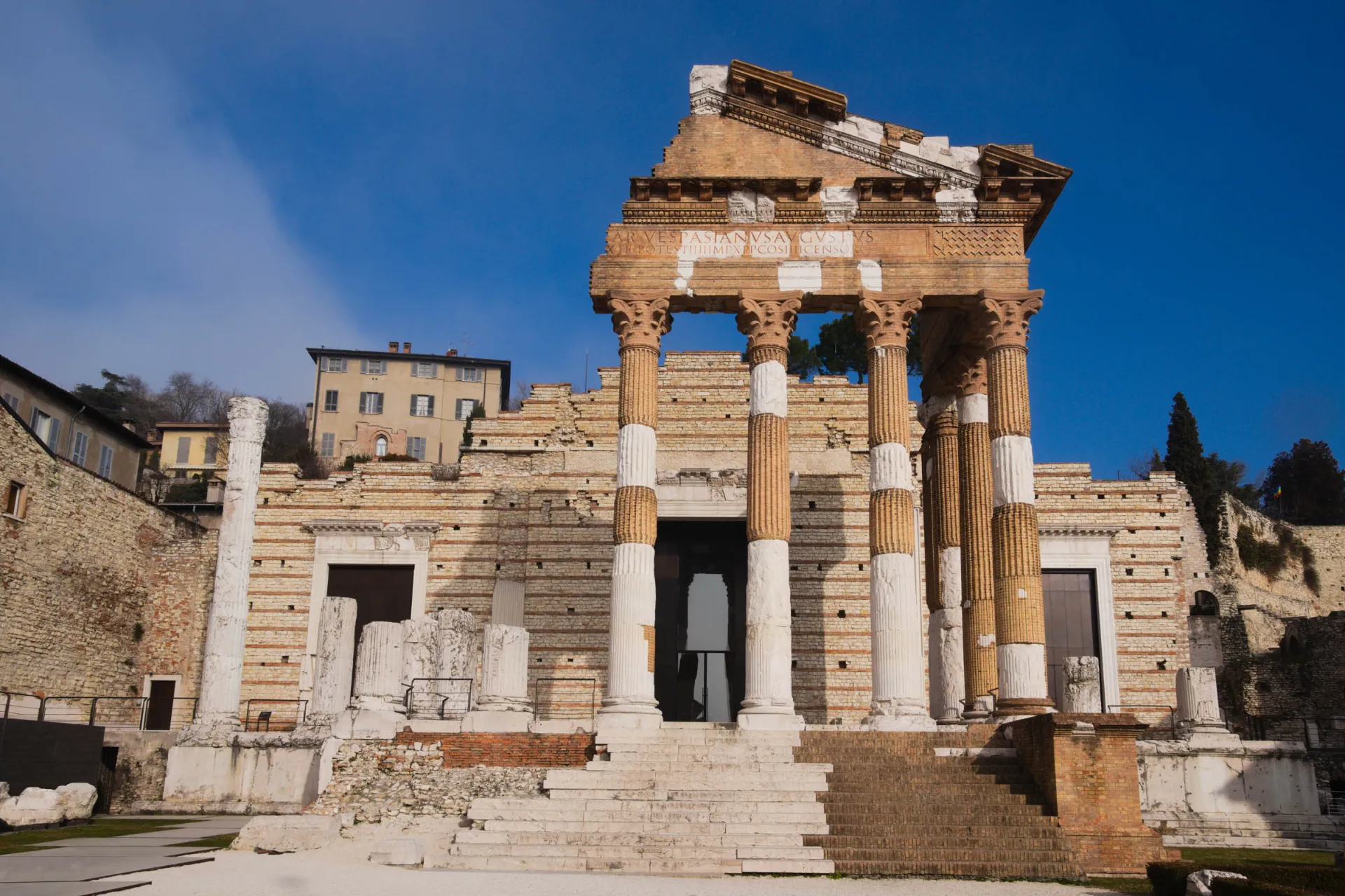 Capitoline-templet i Brescia - opført i år 73 e.Kr. Capitoline-templet i Brescia - opført i år 73 e.Kr.
