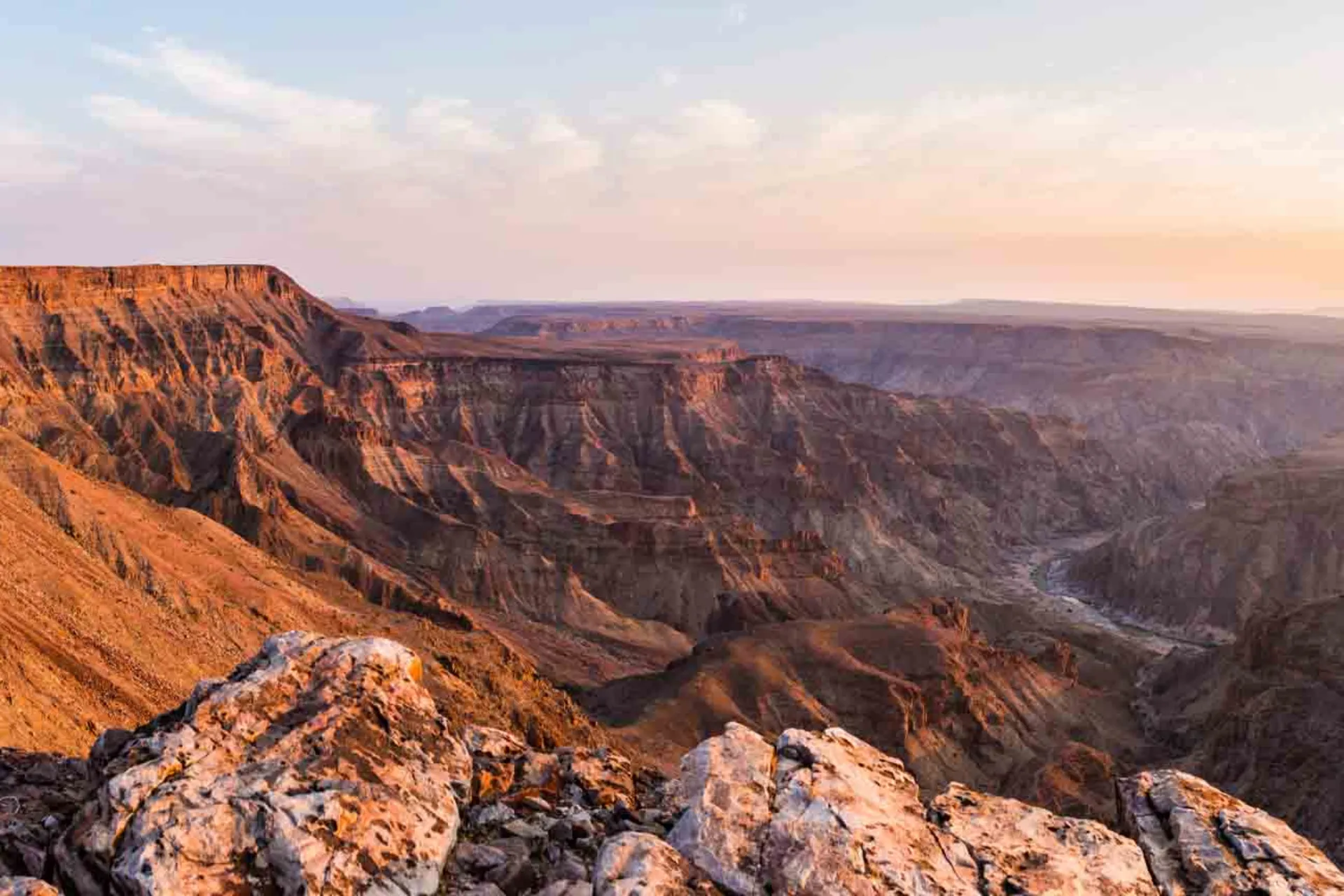 Fish River Canyon er dannet over ca 500 mio år, hvor Grand Canyon er godt 5-6 mio år gammel