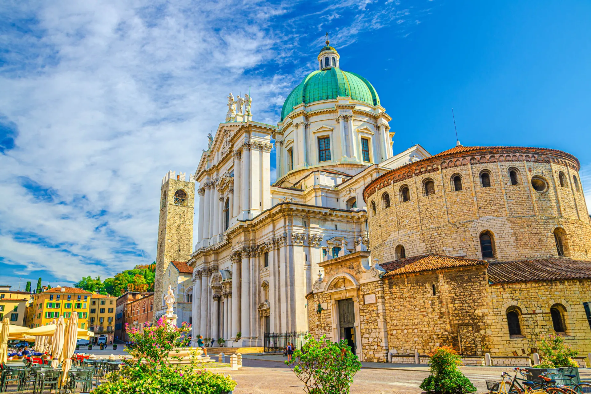 Den nye og den gamle katedral I Brescia Den nye og den gamle katedral I Brescia