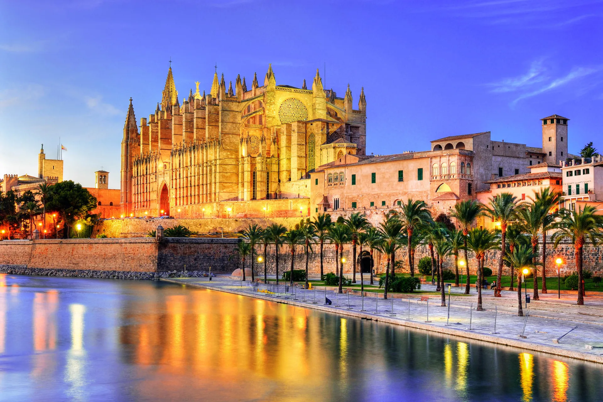 Den gotiske katedral, La Seu i Palma, blev indviet i 1601