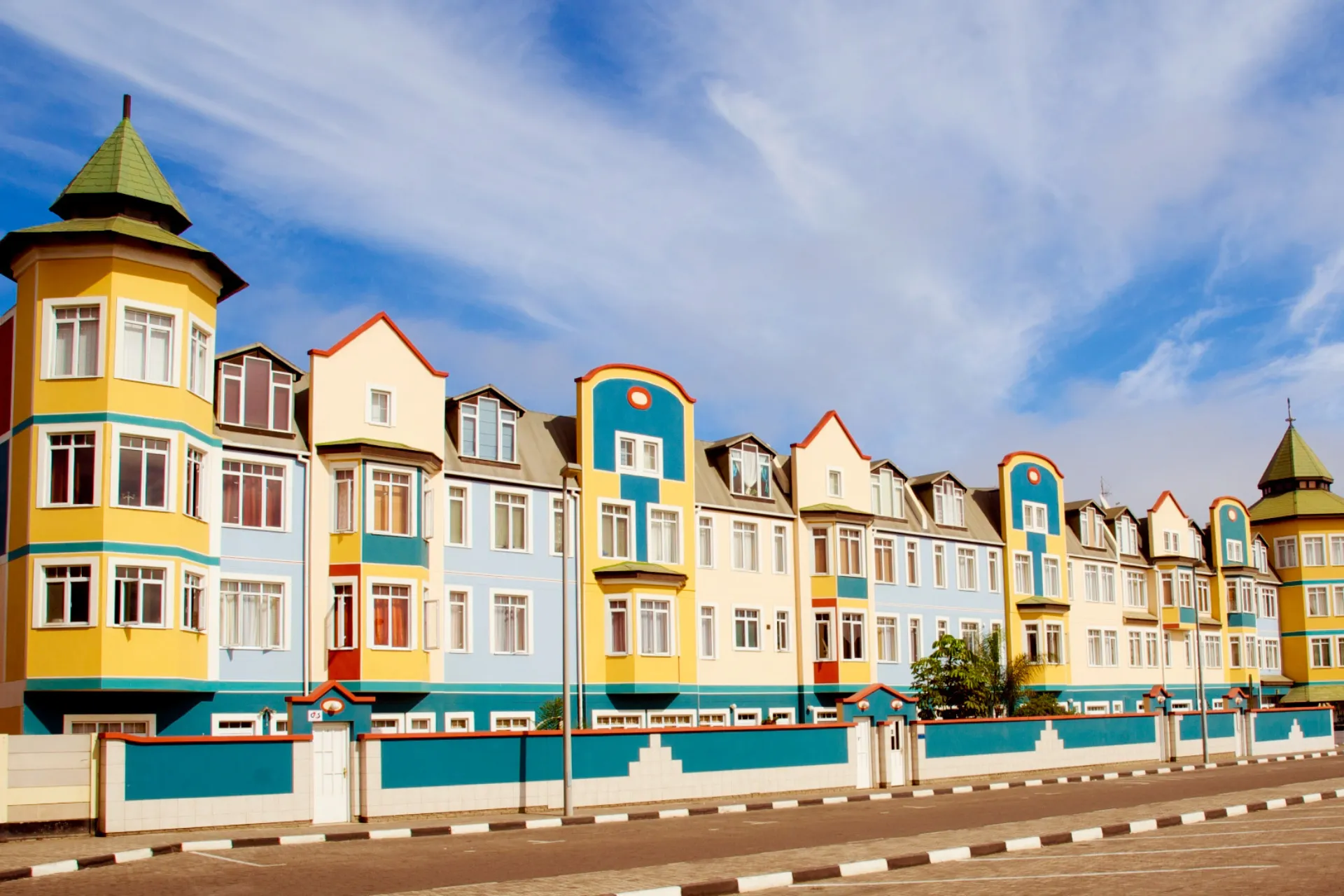 Kolonistilsbygninger i Swakopmund ved Namibias Atlanterhavskyst Kolonistilsbygninger i Swakopmund ved Namibias Atlanterhavskyst