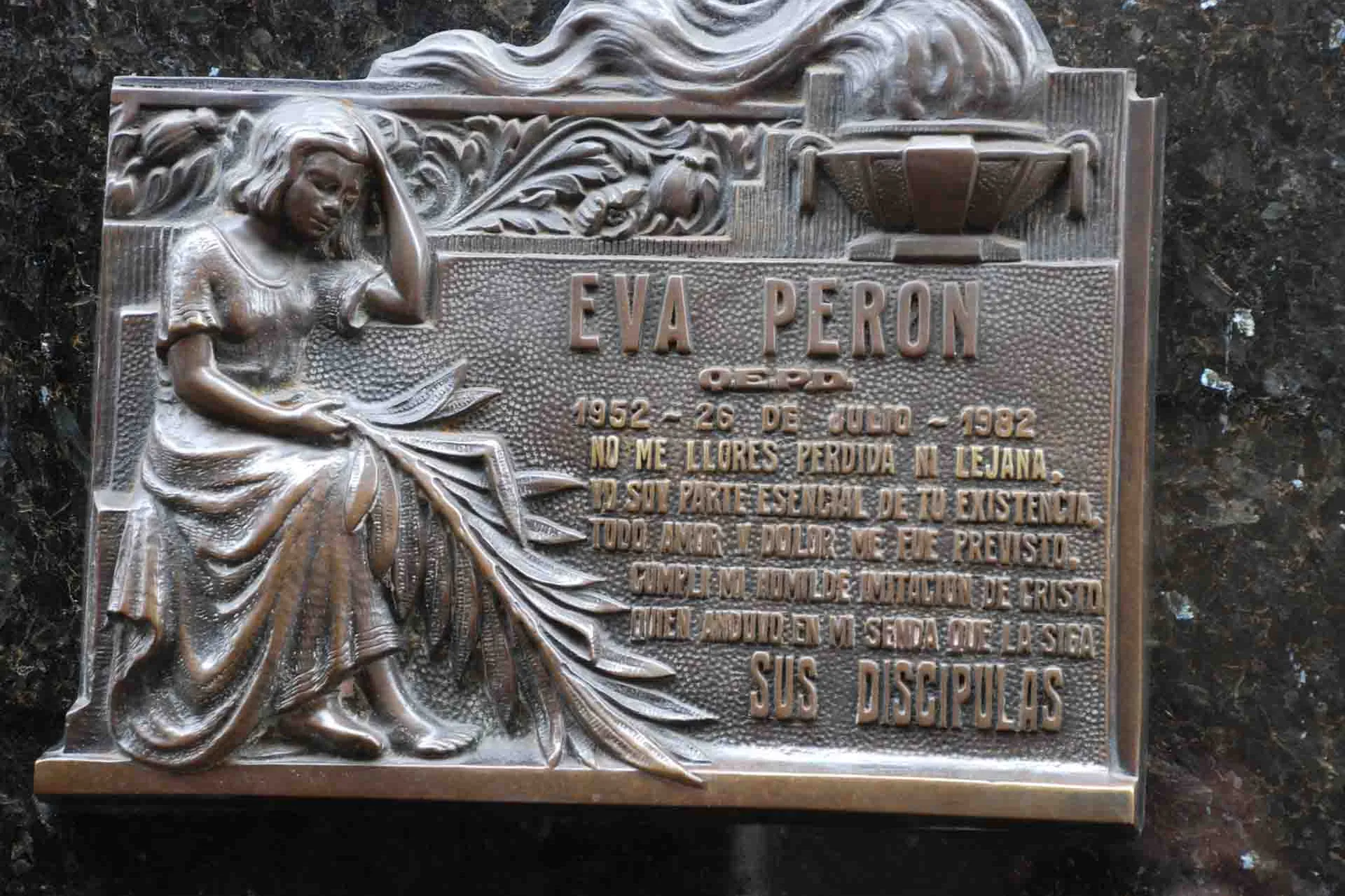 Mindetavle for Eva Perón (Evita) på Recoleta-kirkegården i Buenos Aires