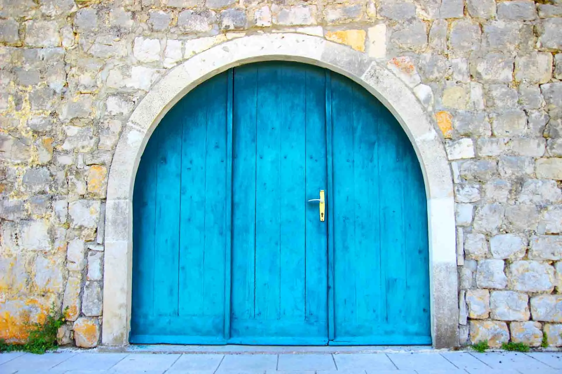 Stilfuld dør i Ston