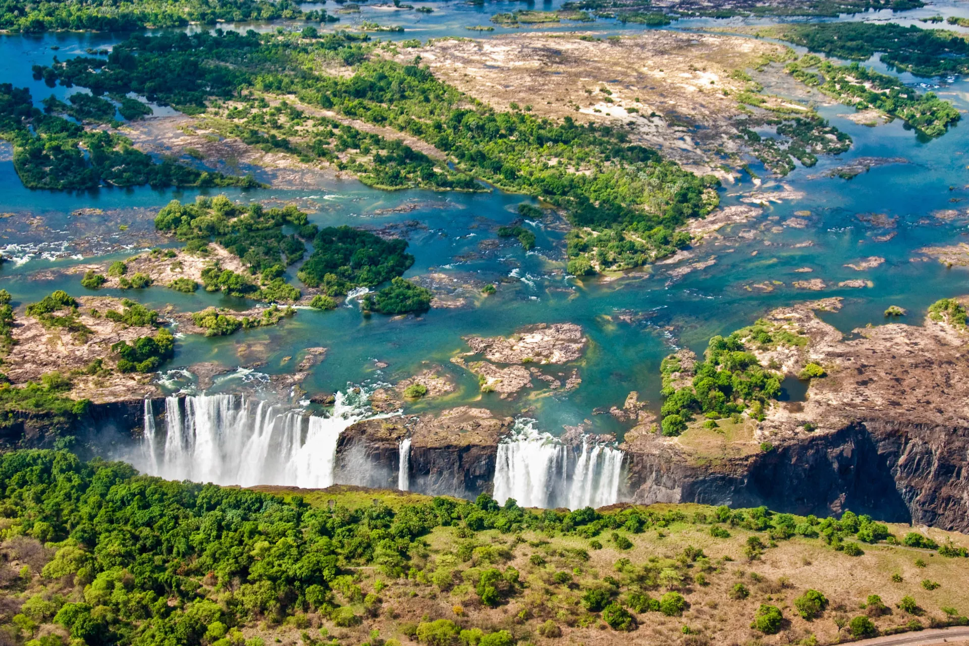 Vandet ender i Zambesi-floden mellem Zimbabwe og Zambia