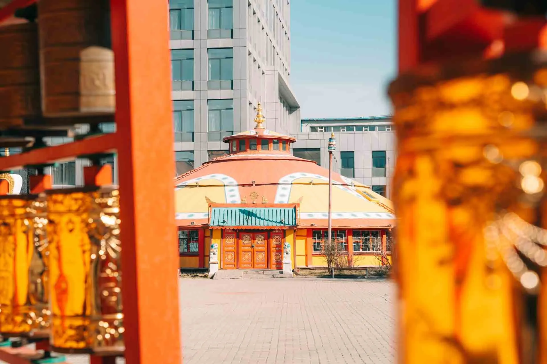 Dashchoilin-klostret i Ulan Bator – et aktivt buddhistisk center formet som en traditionel ger