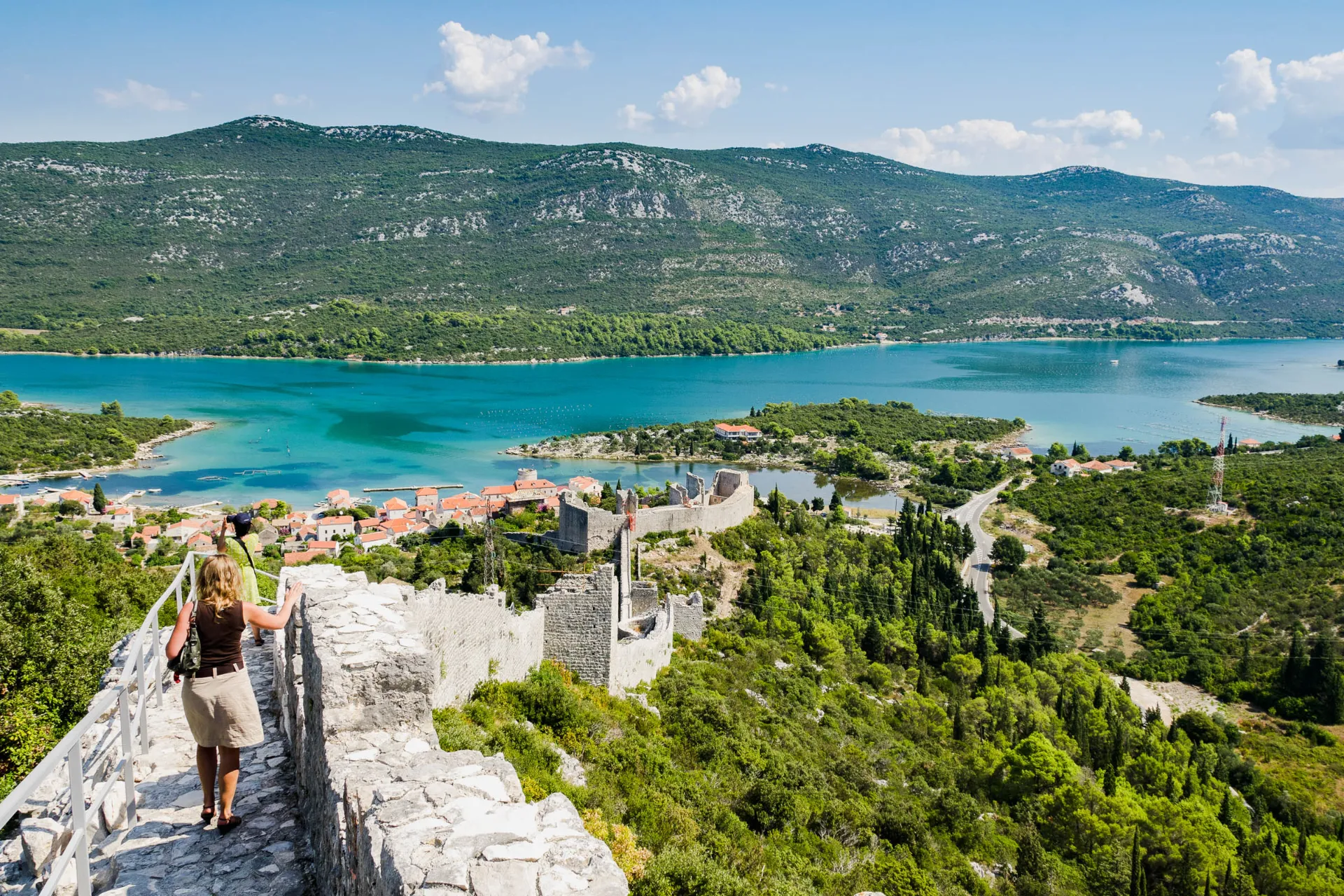 Ston på Pelješac-halvøen i Kroatien – kendt for sine imponerende middelaldermure, ofte kaldet "Europas kinesiske mur"