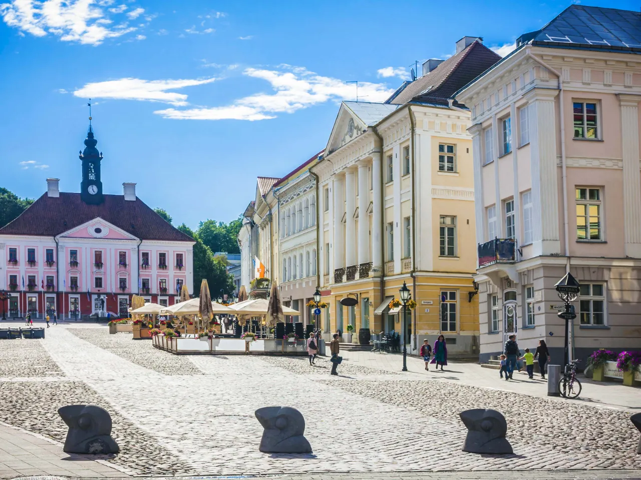 Rådhuset i Tartu, Estland, set fra Rådhuspladsen Rådhuset i Tartu, Estland, set fra Rådhuspladsen
