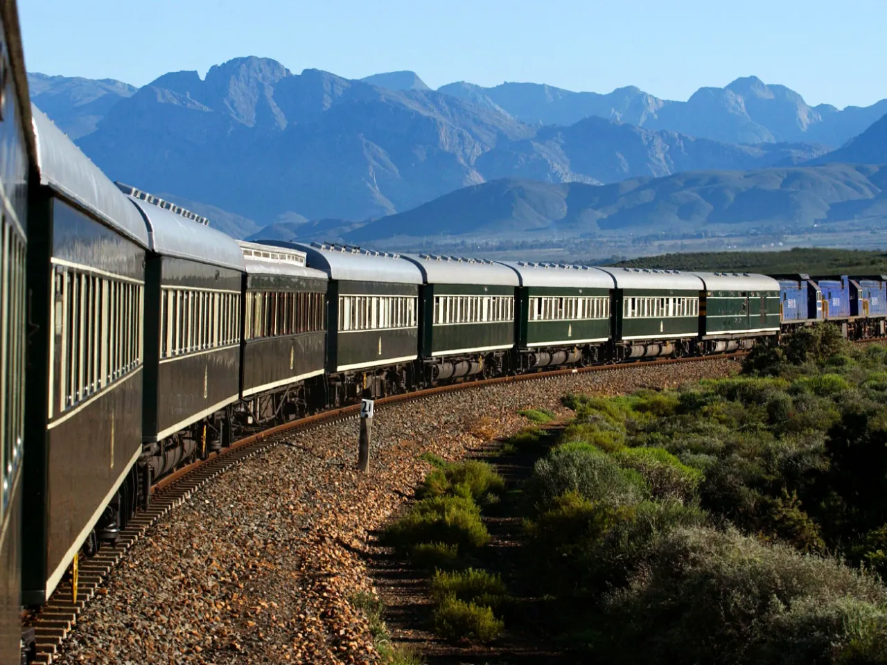 Nyd de afrikanske landskaber mens toget kører