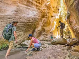 Avakas-kløften er omkring 3 km lang og op til 30 meter dyb