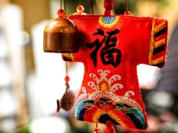 Kinesisk lykkeamulet med tegnet 福 (fú), der betyder held og velsignelse