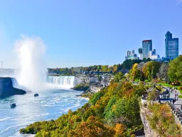 Niagara Falls med Toronto i baggrunden