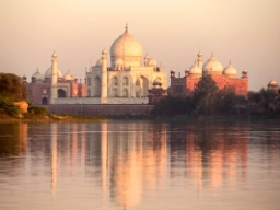 Udsigt til Taj Mahal over Yamuna-floden