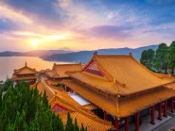 Wenwu-templet ved Sol‑og Månesøen Wenwu-templet ved Sol‑og Månesøen