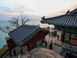 Udsigten nydes ved Hyangiram-templet Udsigten nydes ved Hyangiram-templet